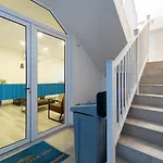 Aqualina Inn