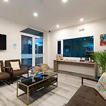 Aqualina Inn